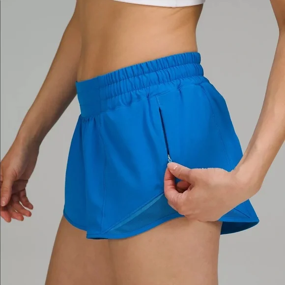 Lululemon Hotty Hot Low-Rise Lined Short 2.5” - Picture 2 of 4